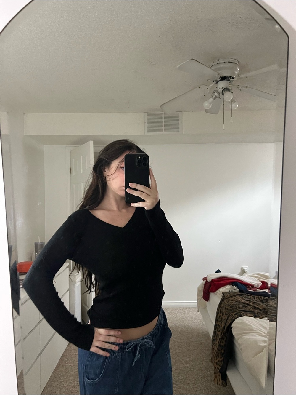 Bananna Republic Black V-Neck 100% merino wool women’s sweater - size small